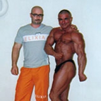 Personal Trainer für Bodybuilding mit Burklaf Scheibe