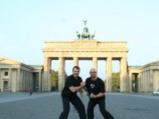 Personal Trainer vor Brandenburger Tor
